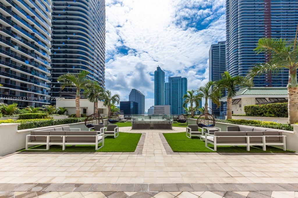Beautiful and spacious 2/2 in the best location in Brickell; within walking distance to all shops, restaurants, Mary Brickell Village, Brickell City Center, Publix, cafes, entertainment, and much more. Great floor plan; modern kitchen, stainless steel appliances, variety of amenities such as valet parking, resort-style pool, fitness center, 1-acre amenities, club room with coffee bar, a lounge with billiards and poker tables, media center area, conference room, library, Concierge service and 24/7 security. Easy access to the metro mover and train too.