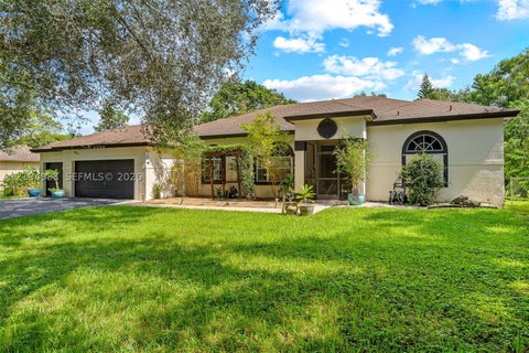 Photo of 5400 SW 199th Ave, Pembroke Pines, FL 33332 (MLS # A12104933)