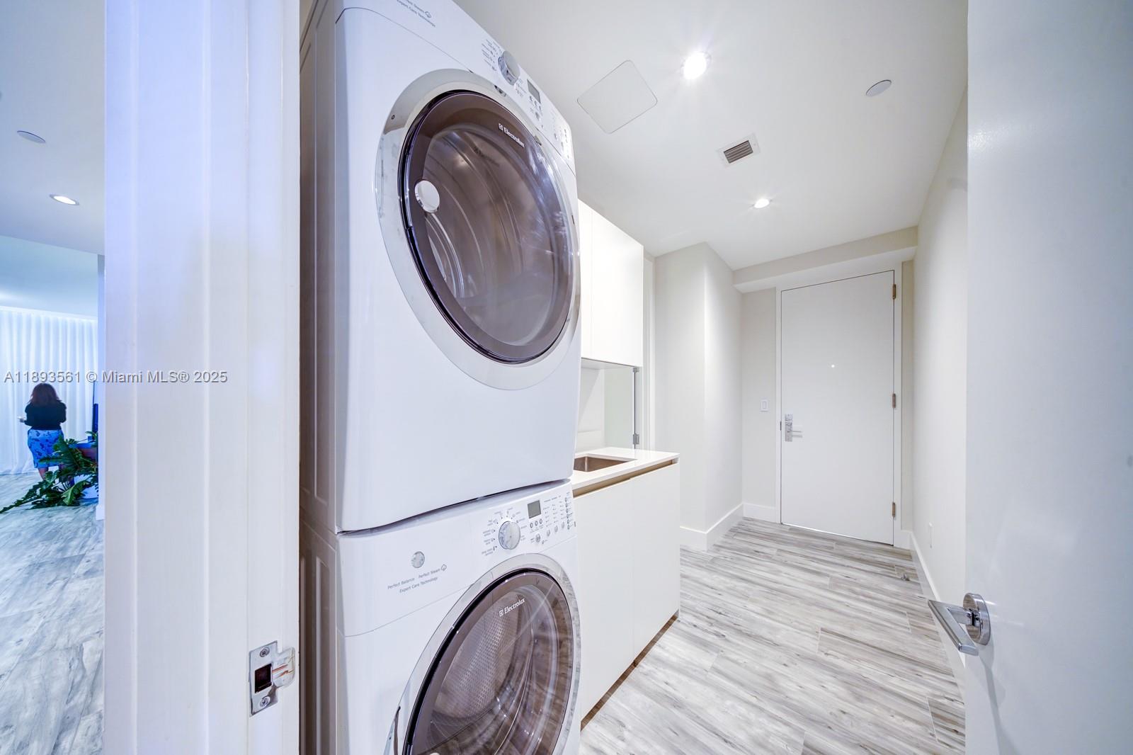 OCEANA BAL HARBOUR CONDO - Residential Lease