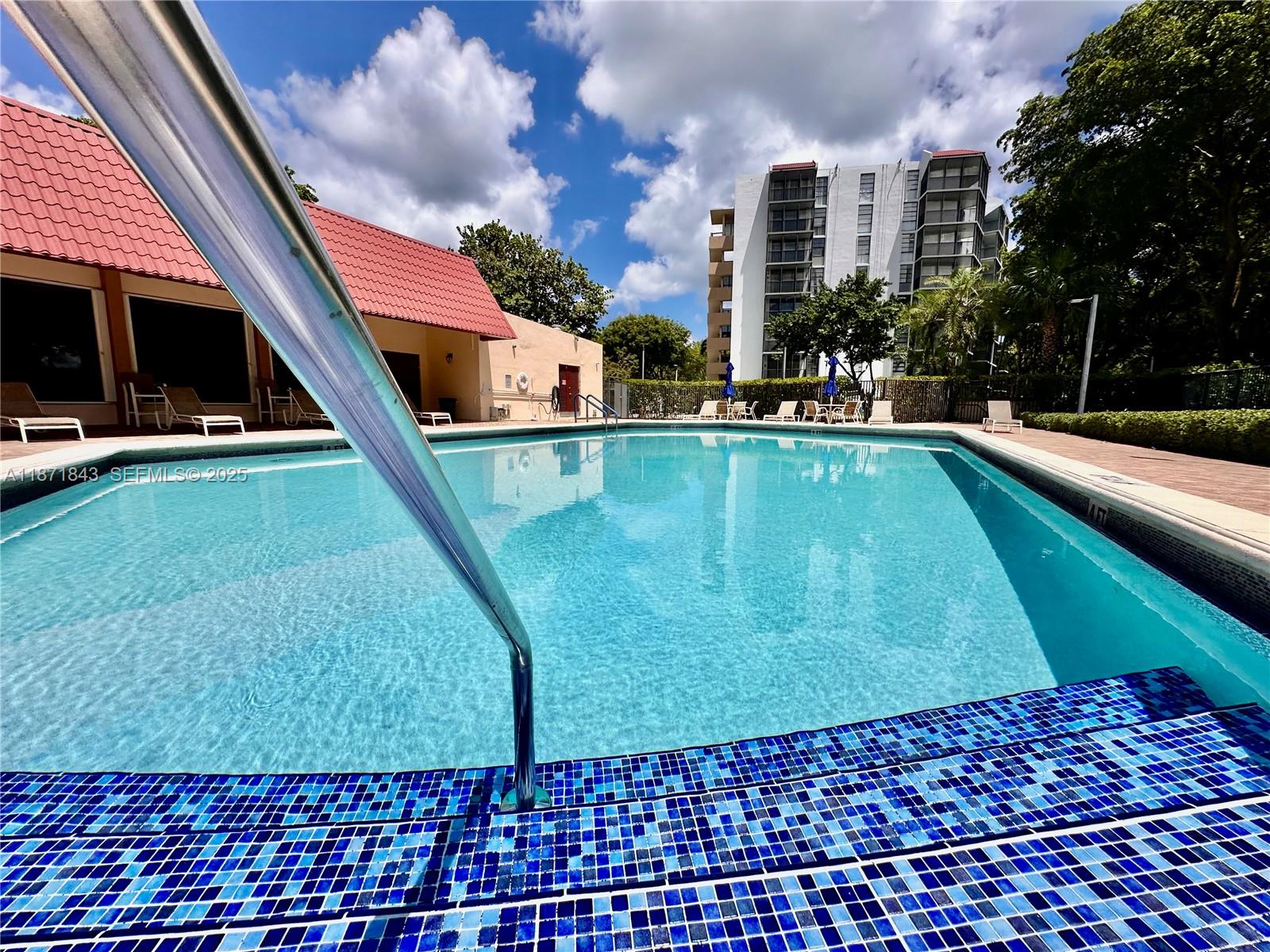 BRAVURA I CONDO - Residential