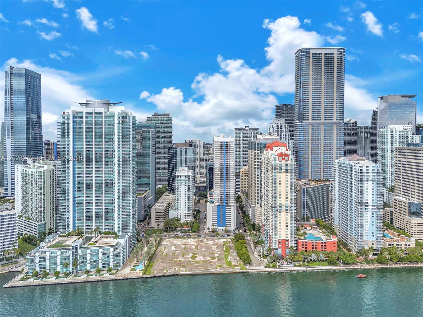 THE CLUB AT BRICKELL BAY - Residential