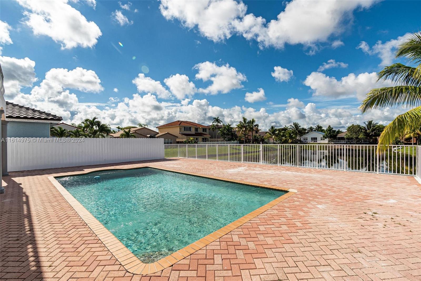 LAKE VENETIAN - Residential Lease