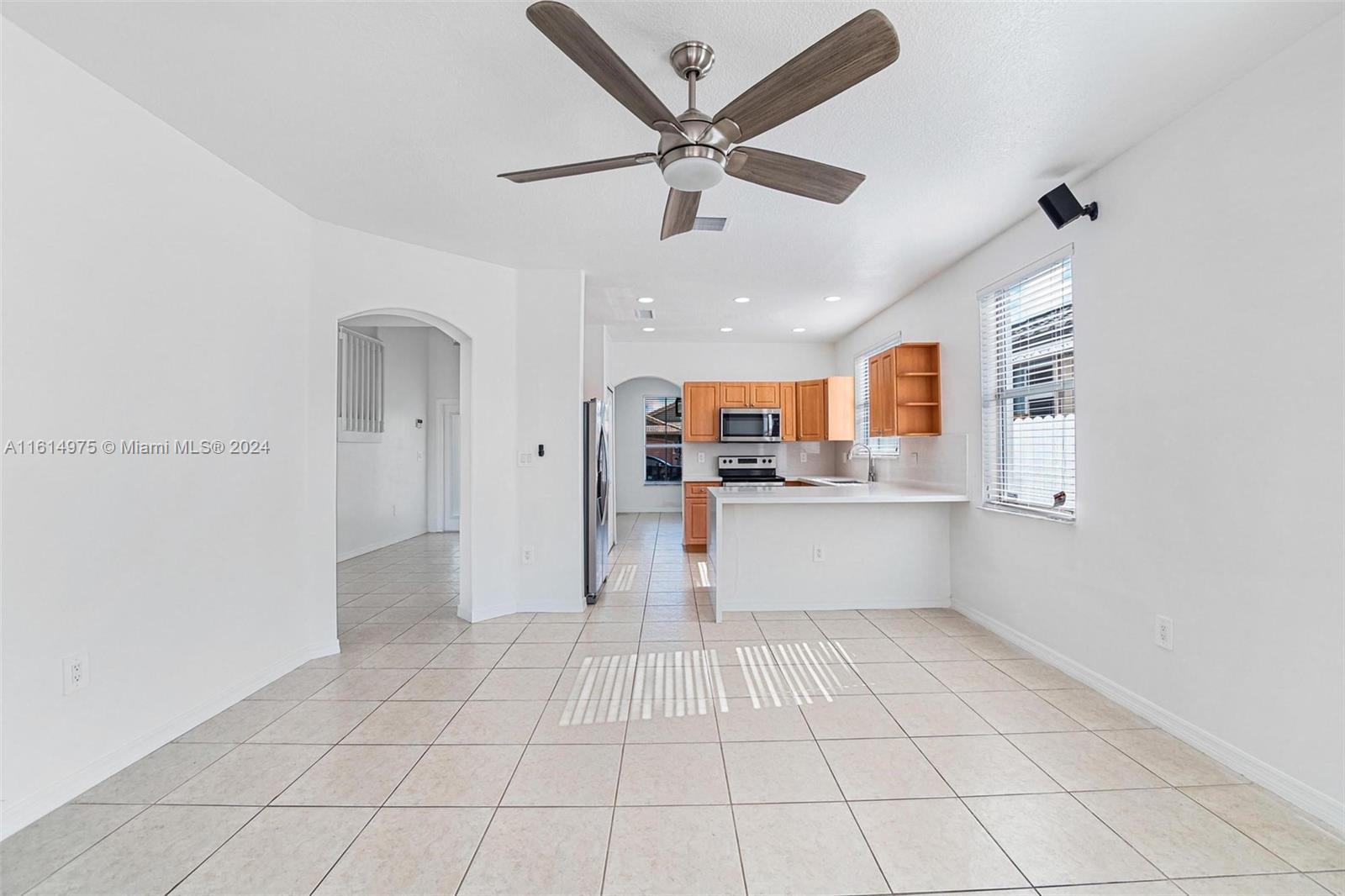 LAKE VENETIAN - Residential Lease