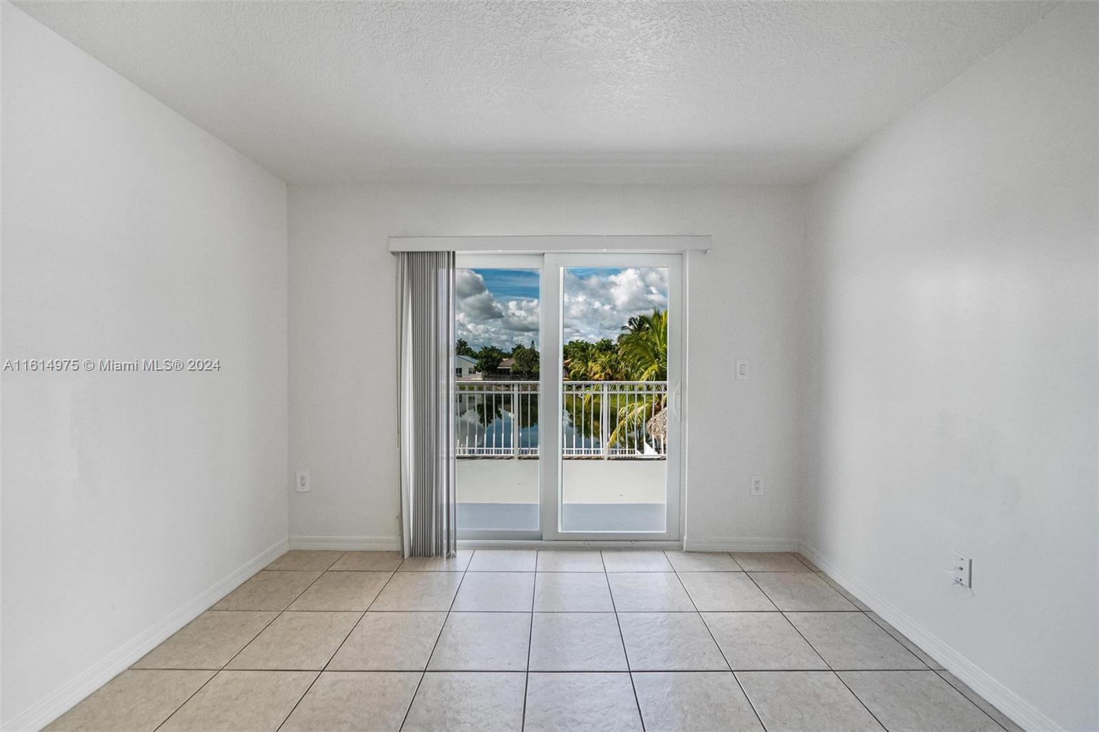 LAKE VENETIAN - Residential Lease