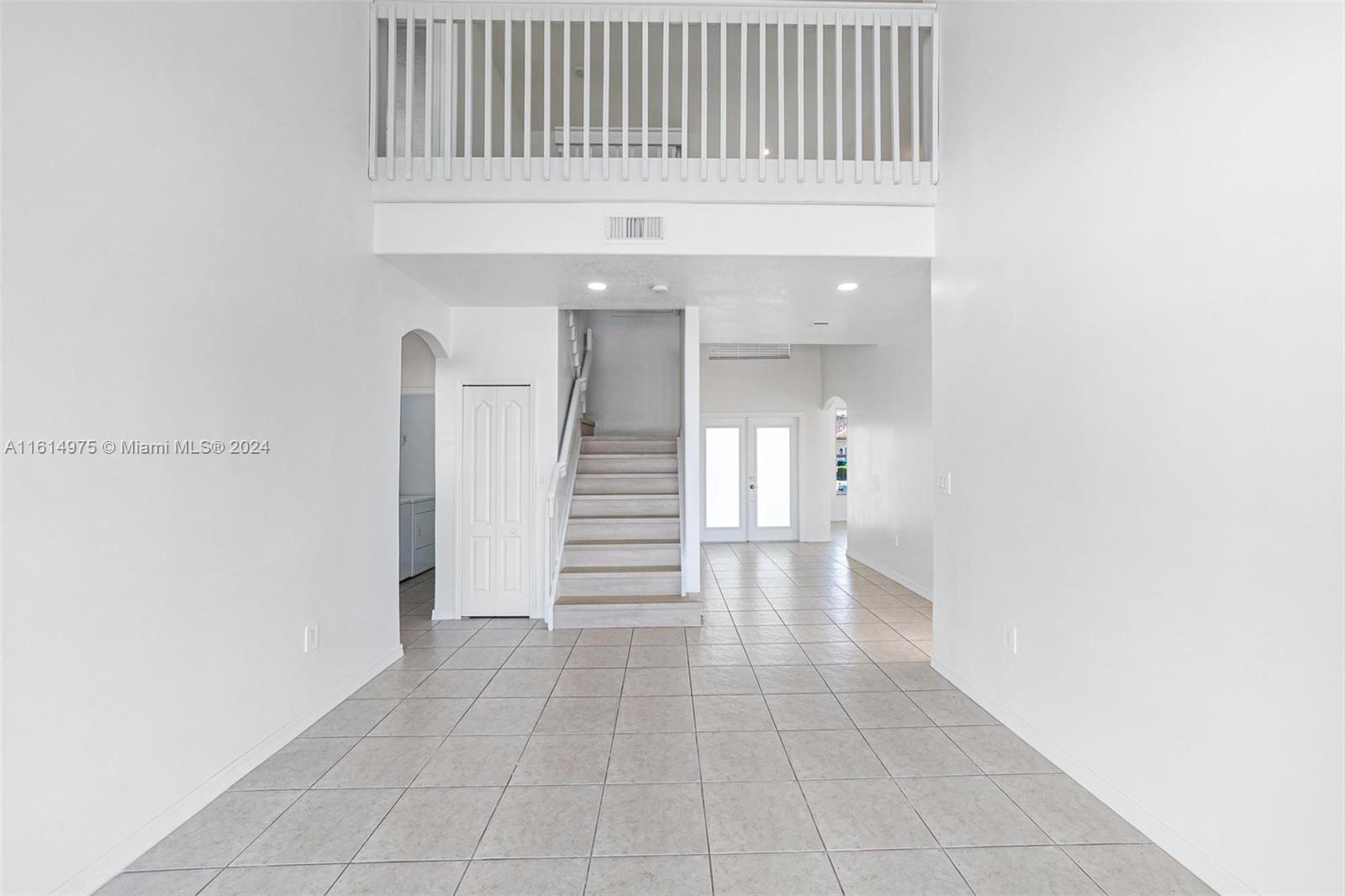 LAKE VENETIAN - Residential Lease