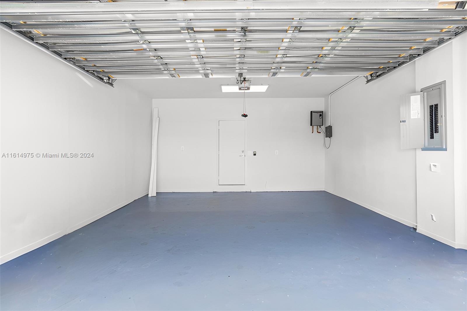 LAKE VENETIAN - Residential Lease