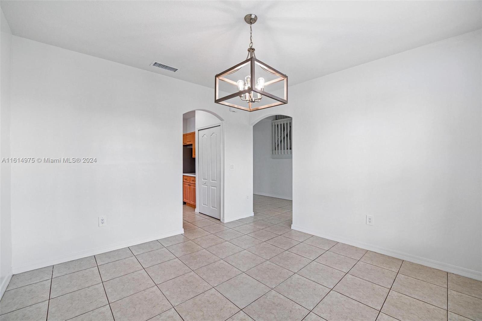 LAKE VENETIAN - Residential Lease