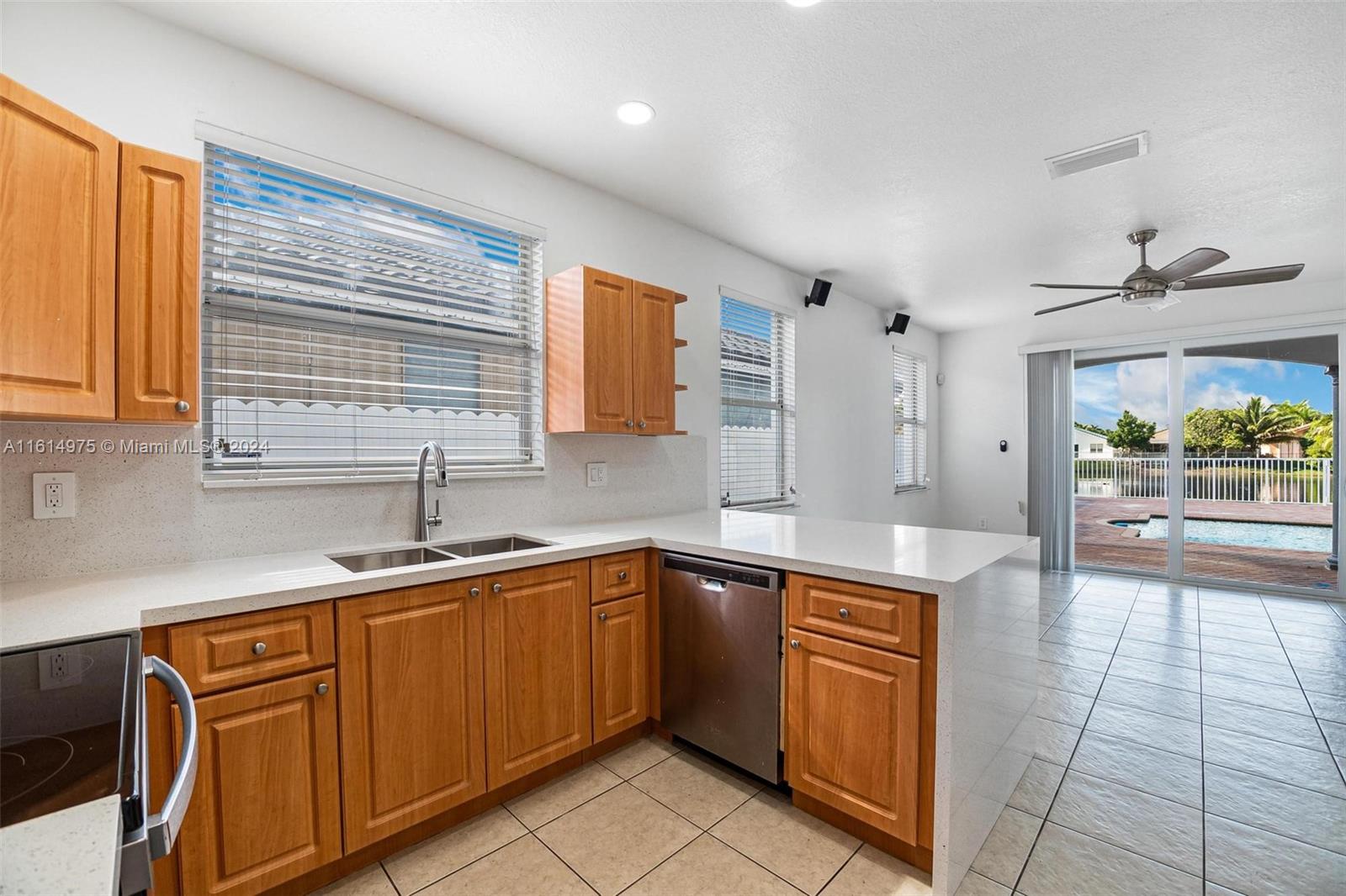 LAKE VENETIAN - Residential Lease