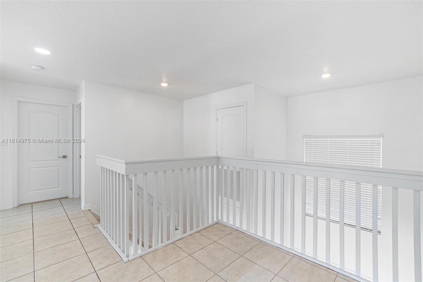 LAKE VENETIAN - Residential Lease