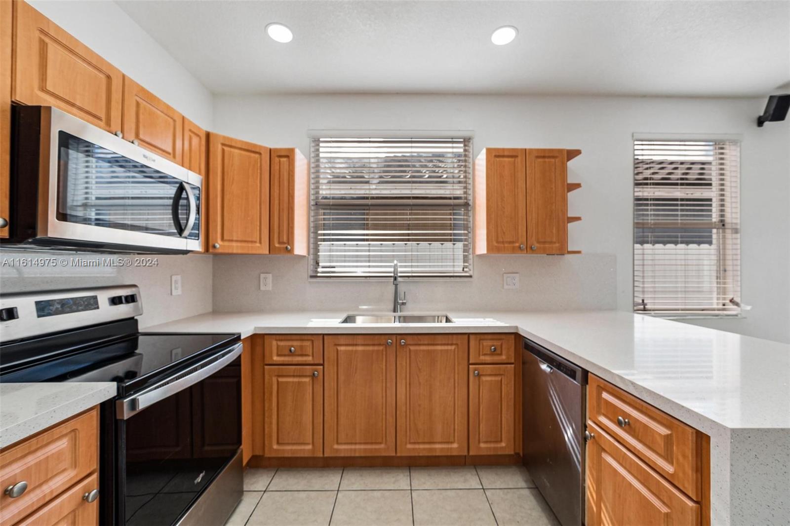 LAKE VENETIAN - Residential Lease