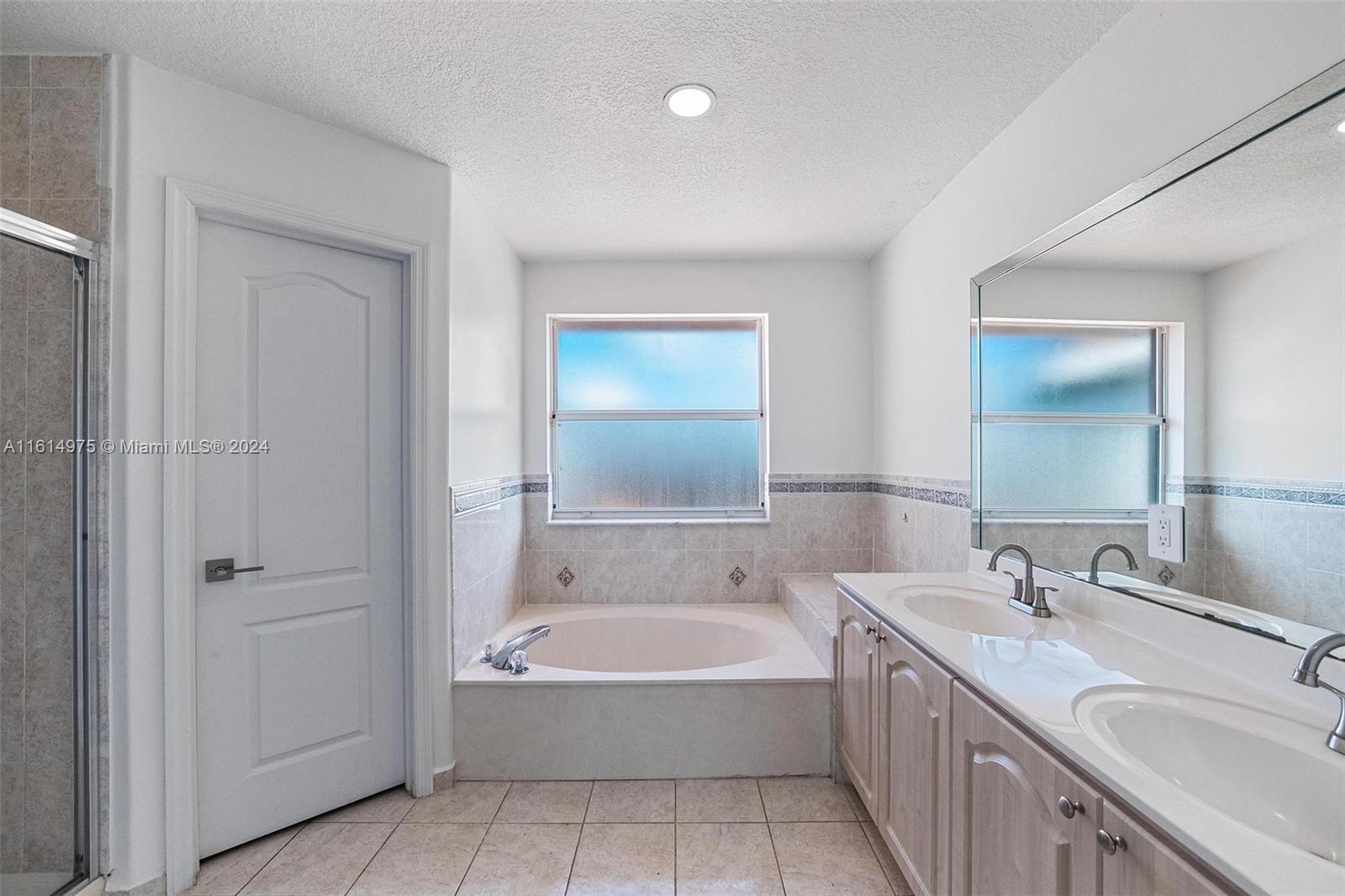 LAKE VENETIAN - Residential Lease