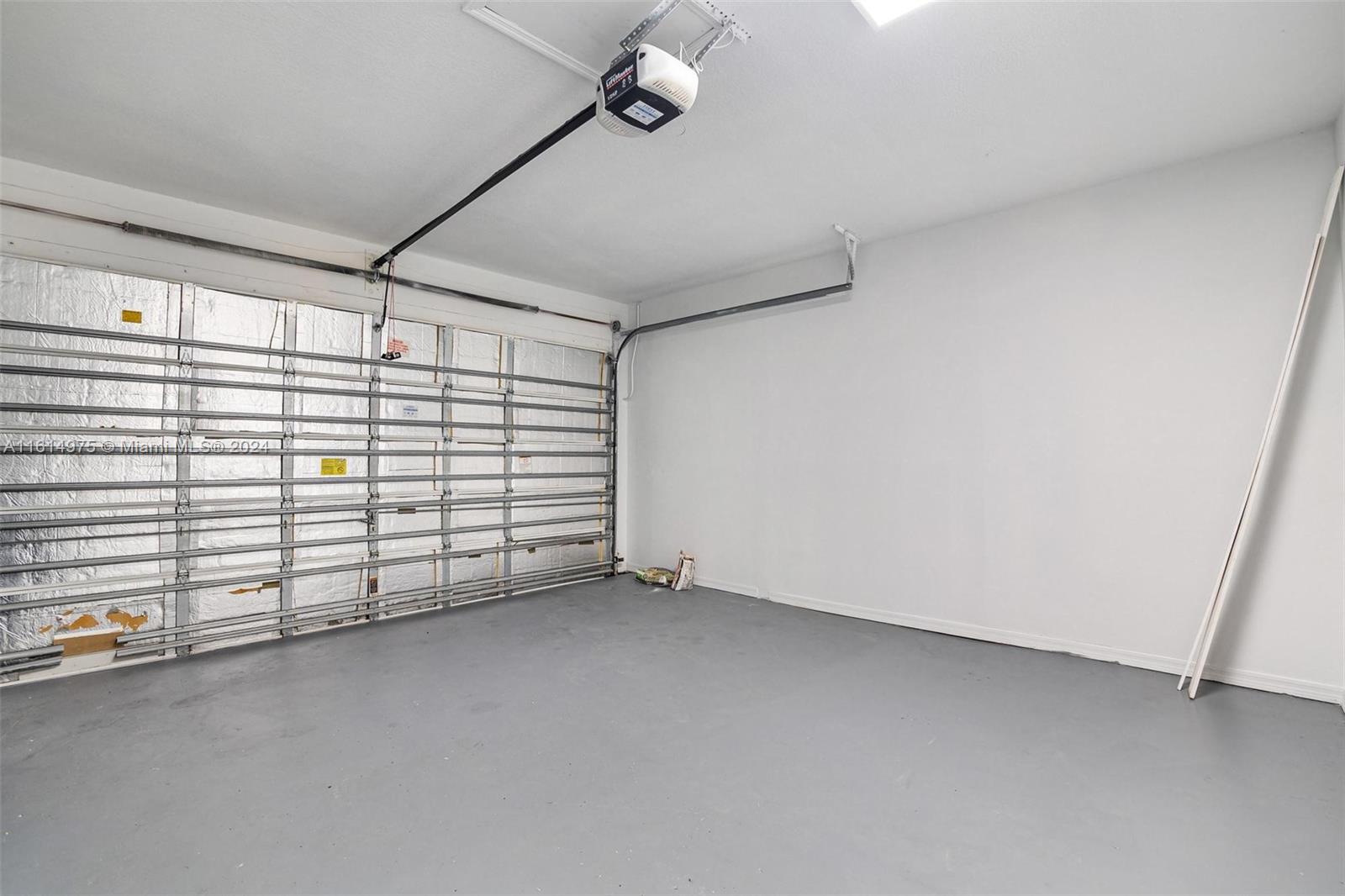 LAKE VENETIAN - Residential Lease