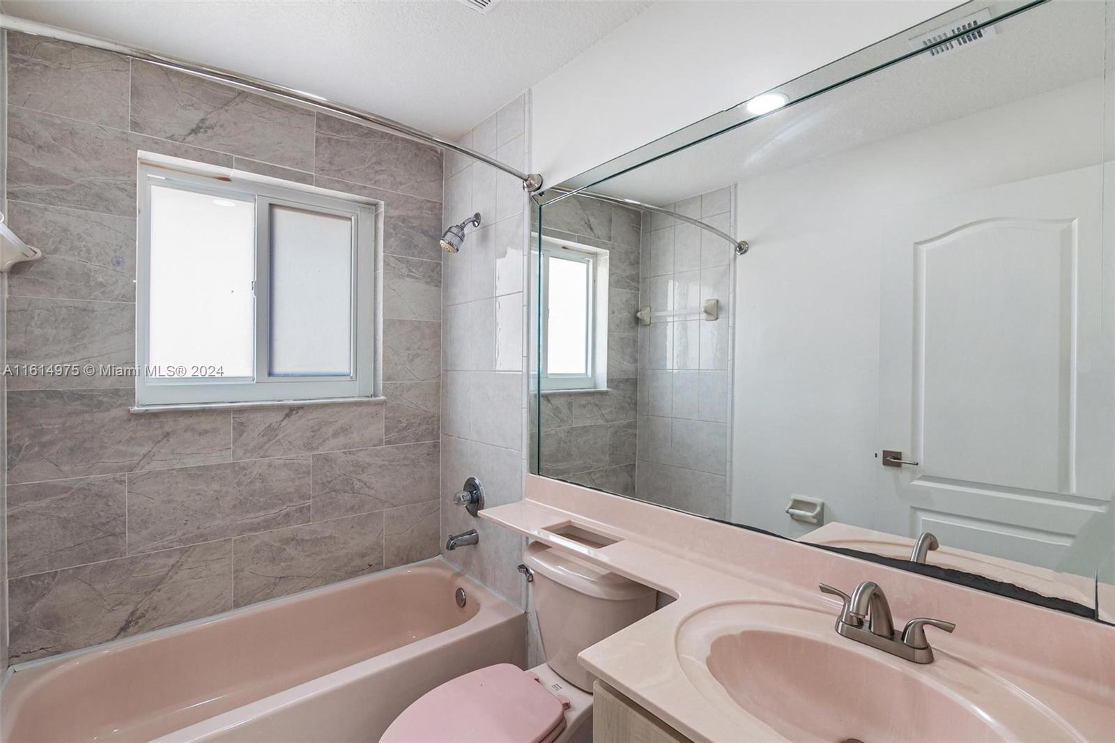 LAKE VENETIAN - Residential Lease