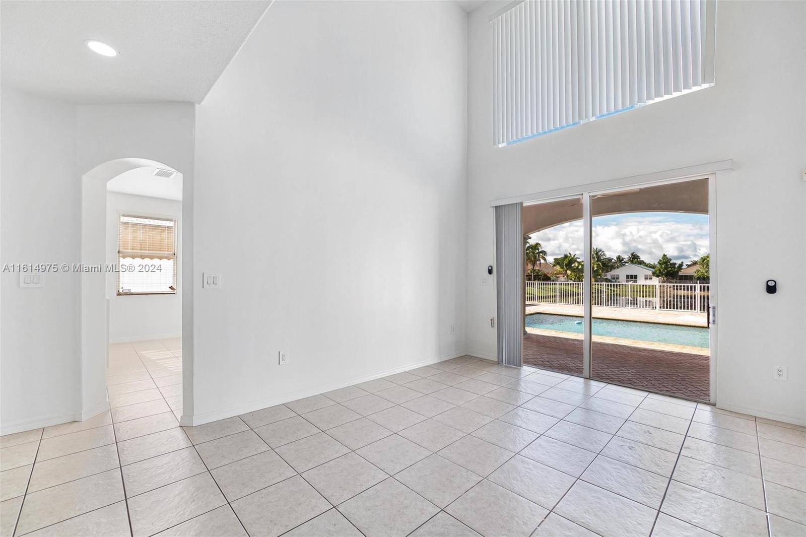 LAKE VENETIAN - Residential Lease