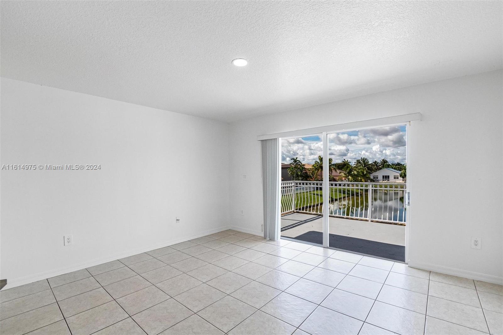 LAKE VENETIAN - Residential Lease