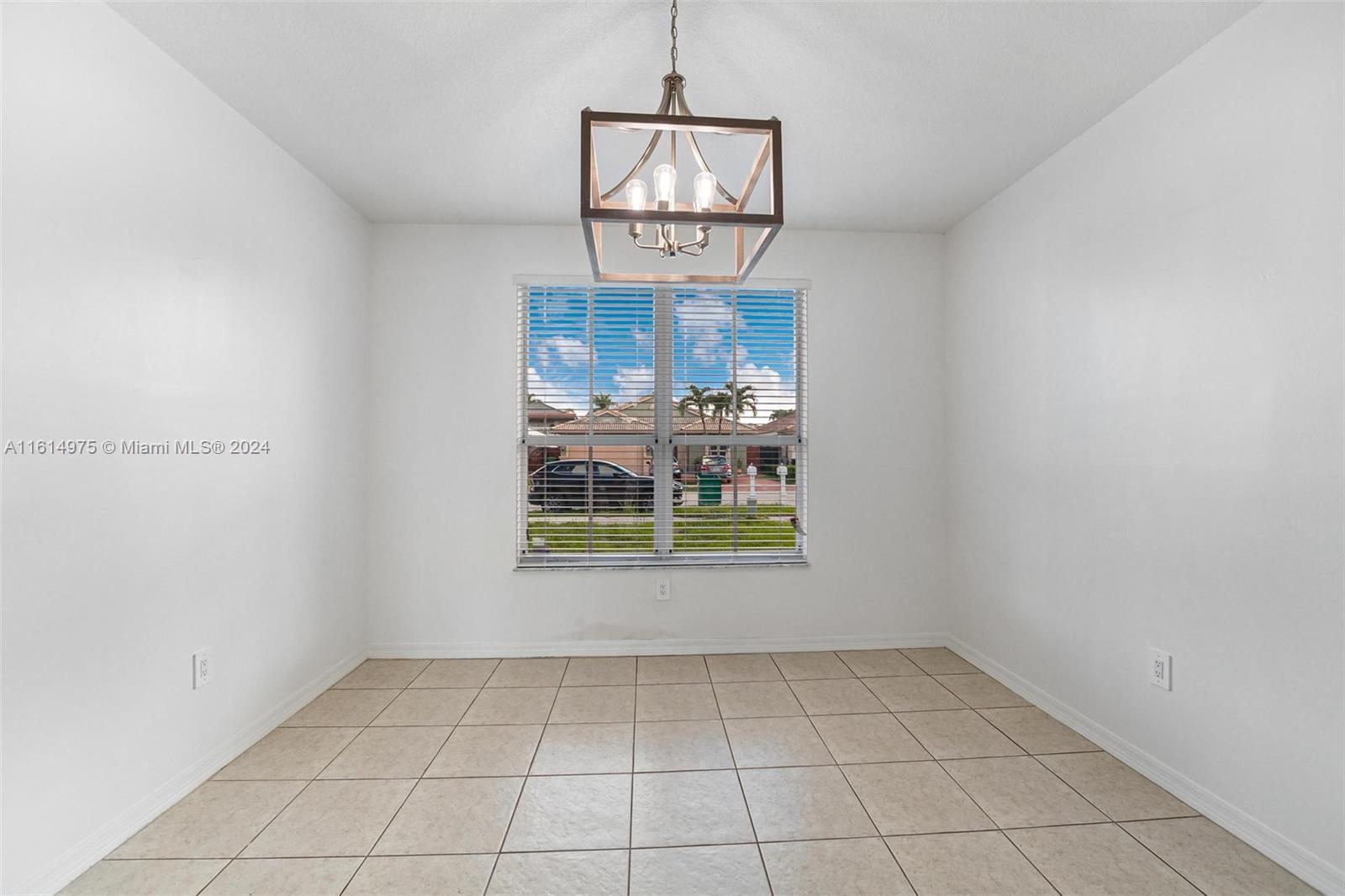 LAKE VENETIAN - Residential Lease