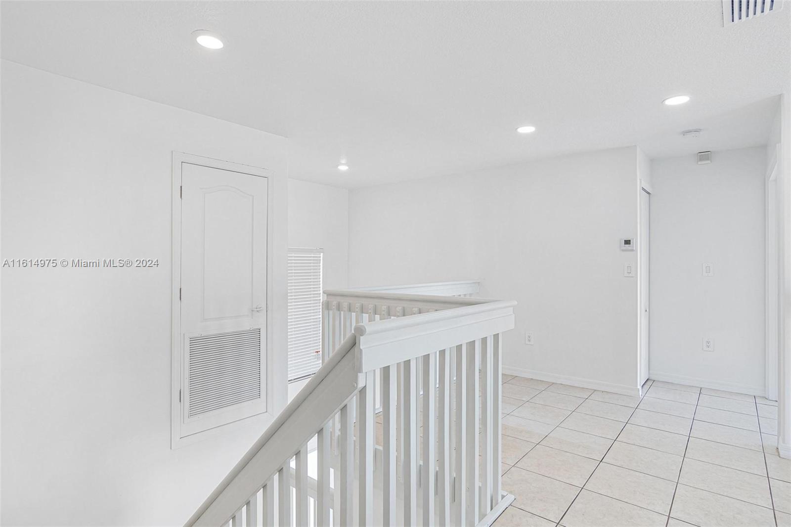 LAKE VENETIAN - Residential Lease