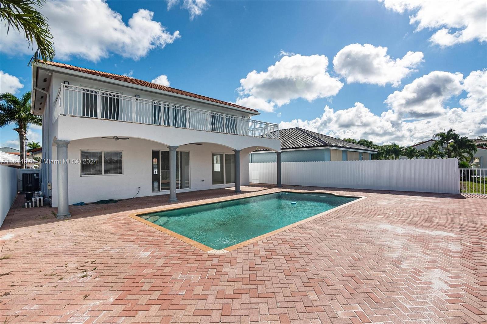 LAKE VENETIAN - Residential Lease