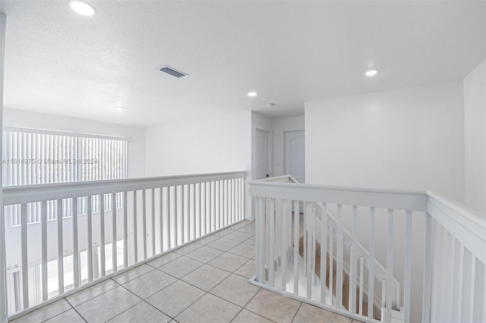 LAKE VENETIAN - Residential Lease