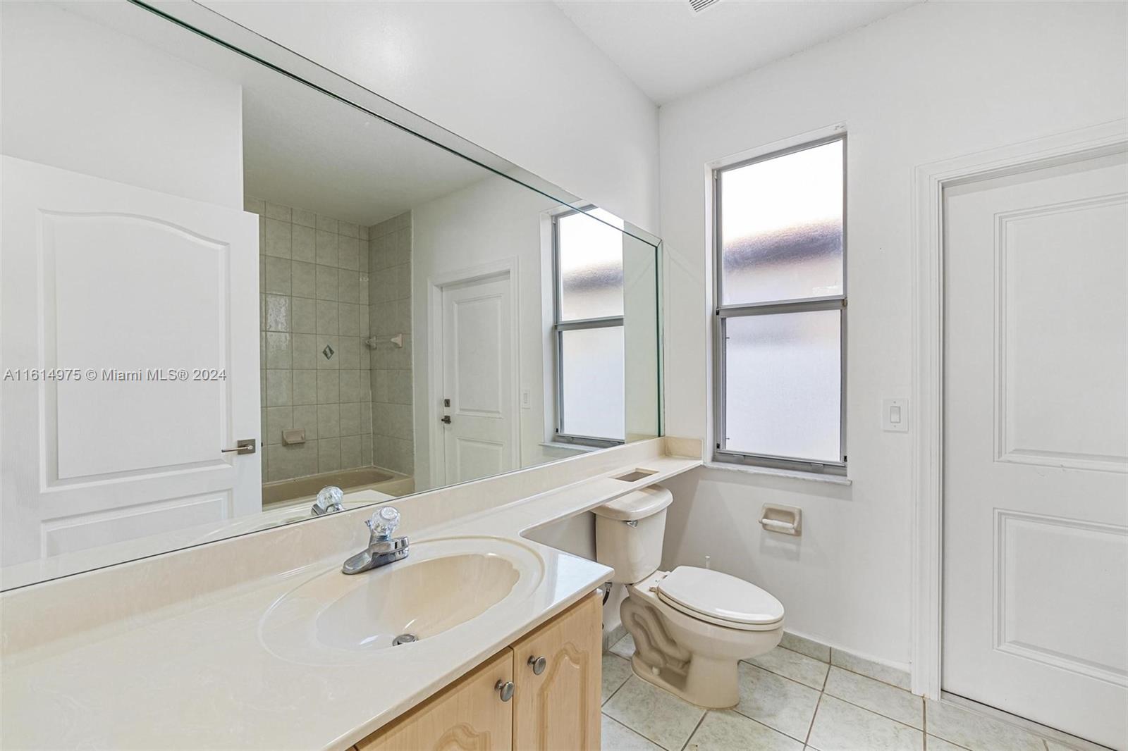LAKE VENETIAN - Residential Lease