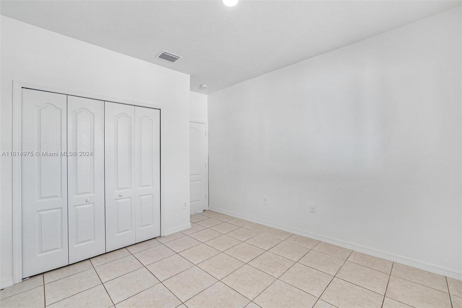 LAKE VENETIAN - Residential Lease