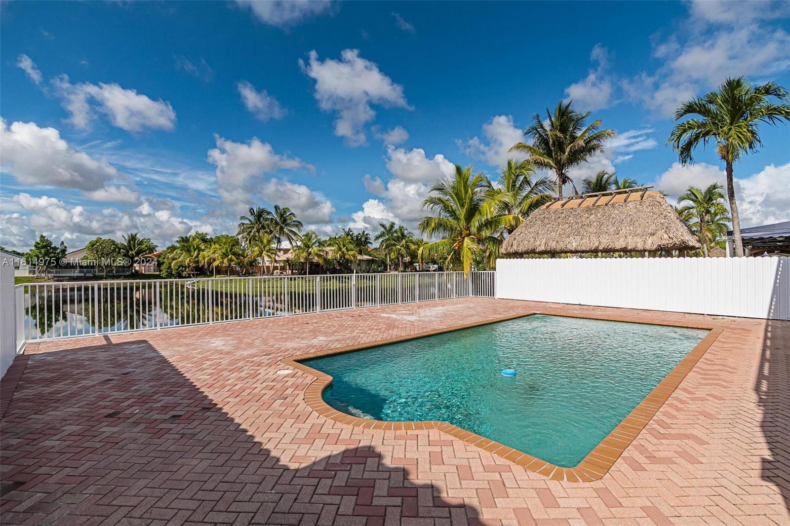 LAKE VENETIAN - Residential Lease
