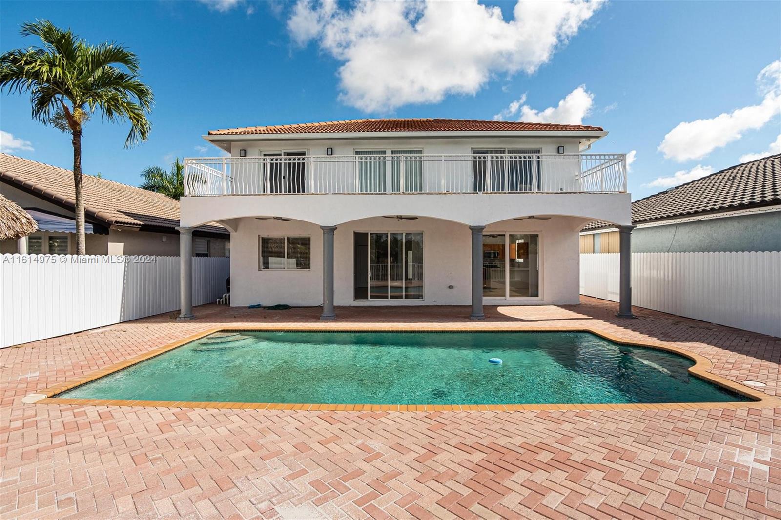 LAKE VENETIAN - Residential Lease