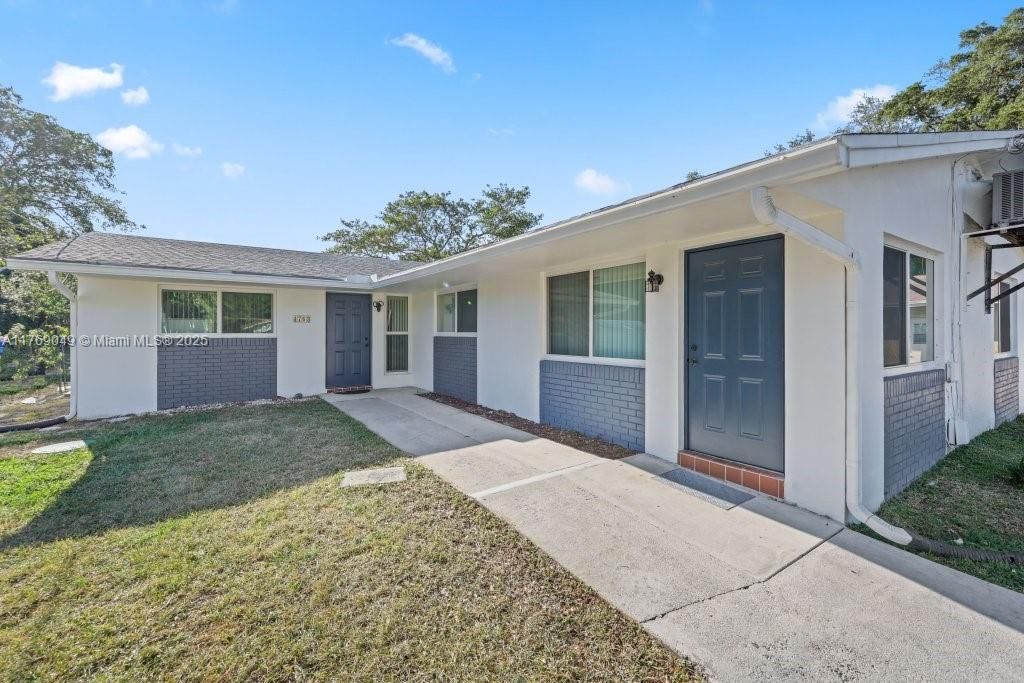 Photo of 4761 SW 66th Ter, Davie, FL 33314 (MLS # A11769049)