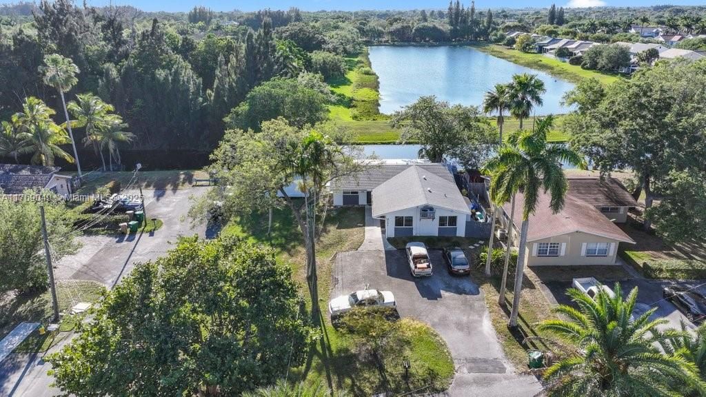 Photo of 4761 SW 66th Ter, Davie, FL 33314 (MLS # A11769049)