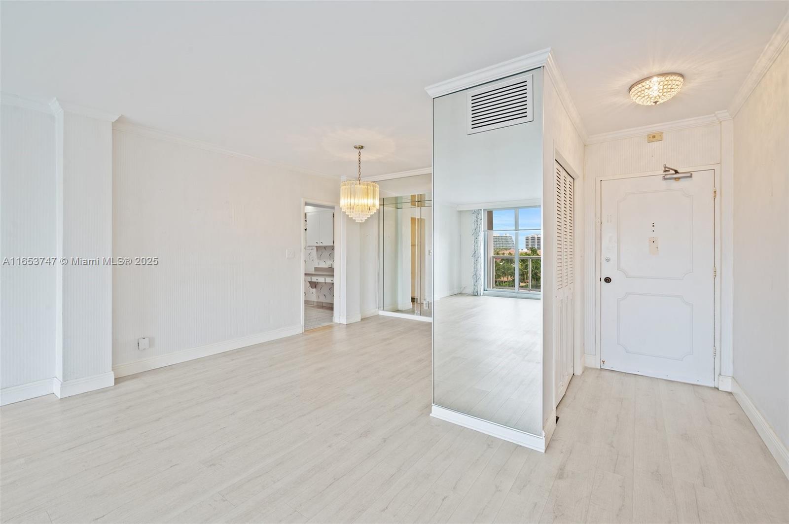 LONDON TOWERS CONDO - Residential