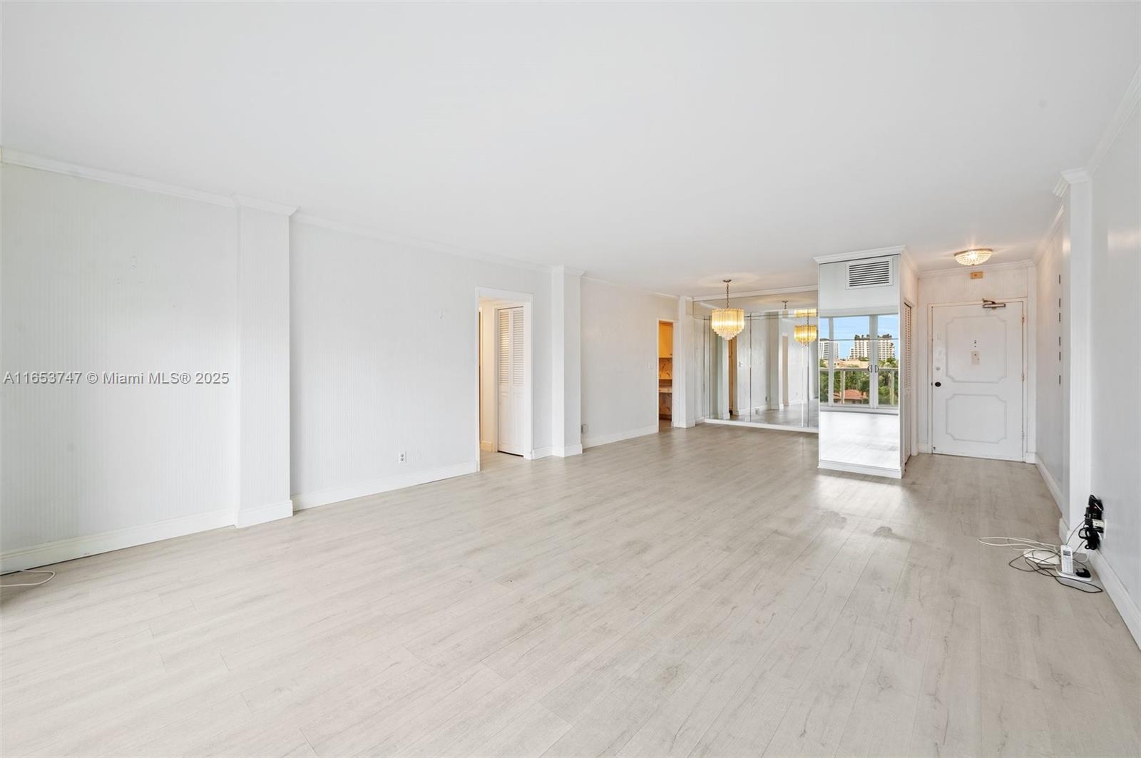 LONDON TOWERS CONDO - Residential