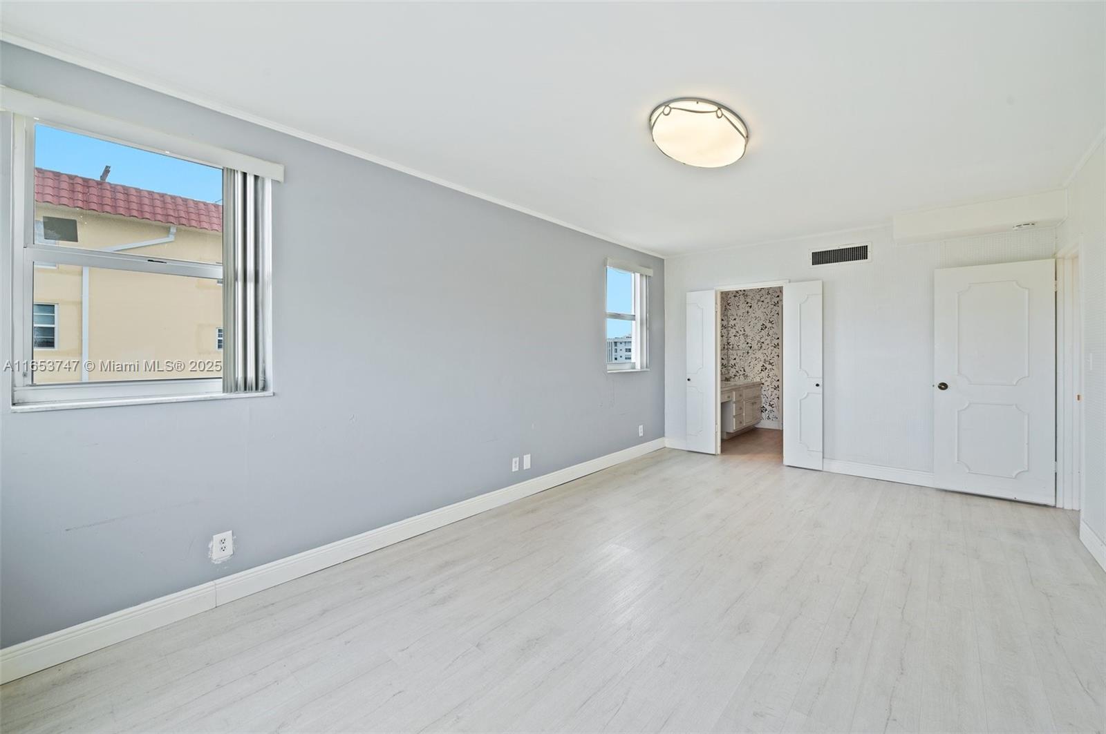 LONDON TOWERS CONDO - Residential