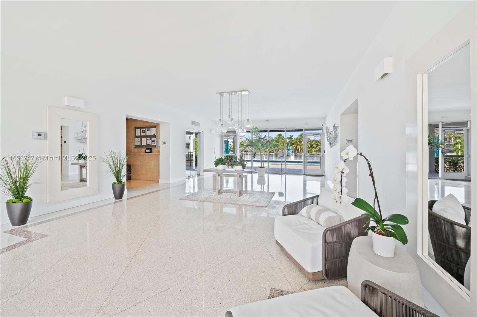 LONDON TOWERS CONDO - Residential