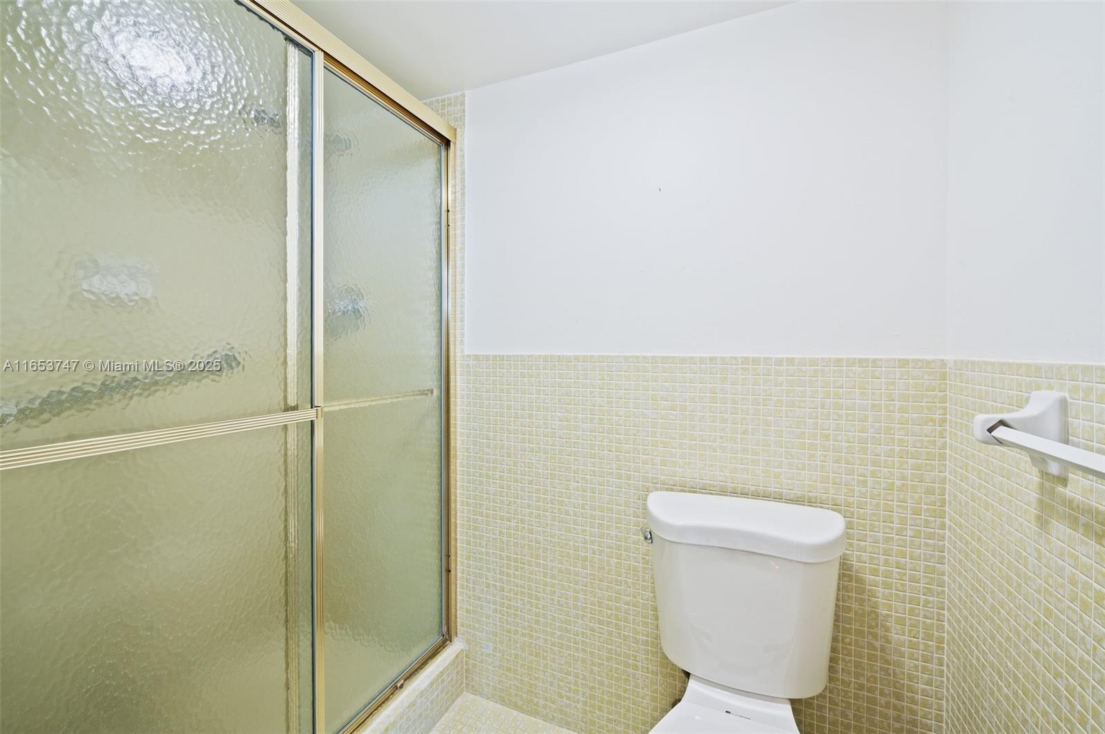 LONDON TOWERS CONDO - Residential