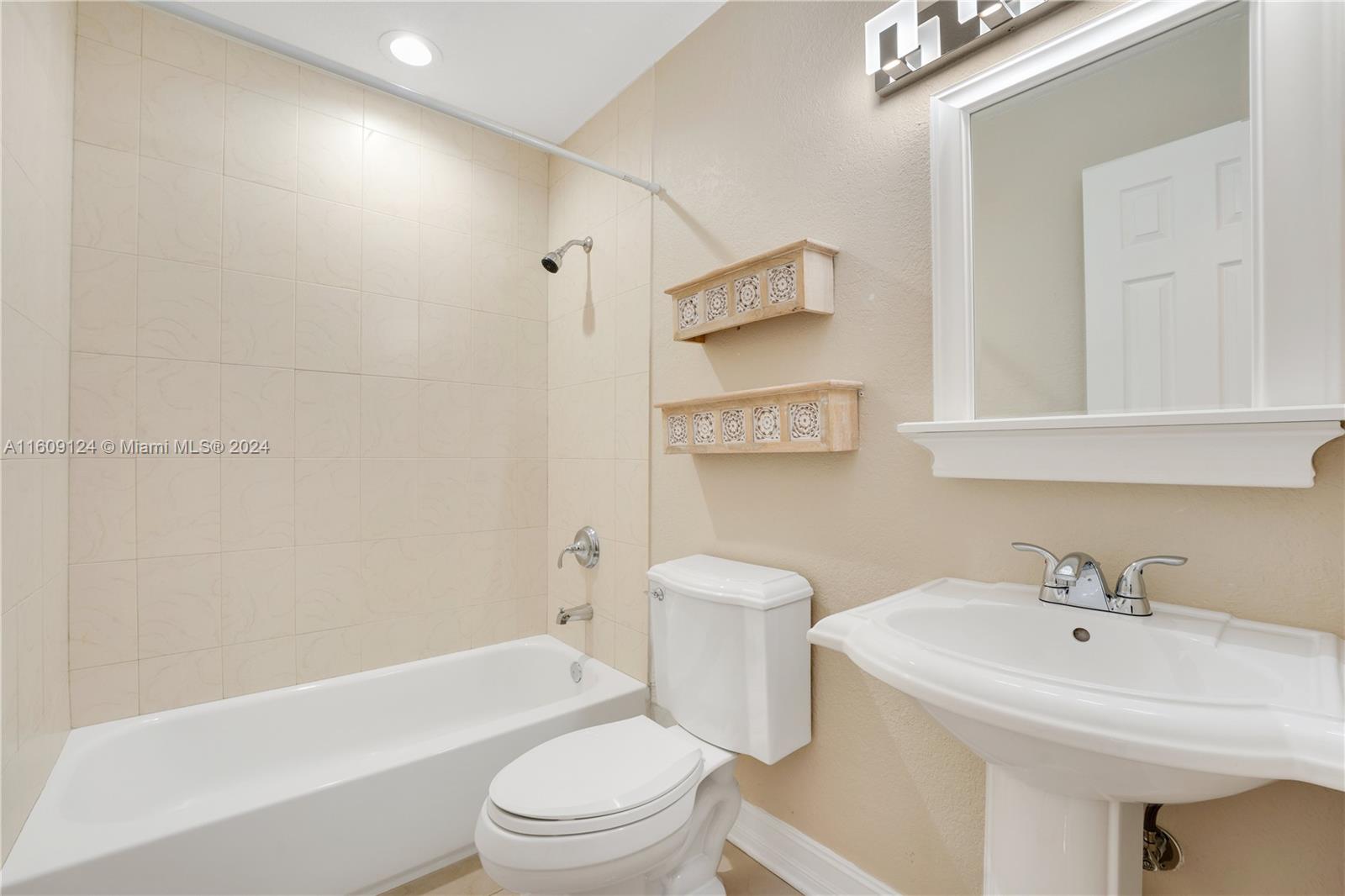 COSTA DEL SOL CONDO NO 3 - Residential Lease