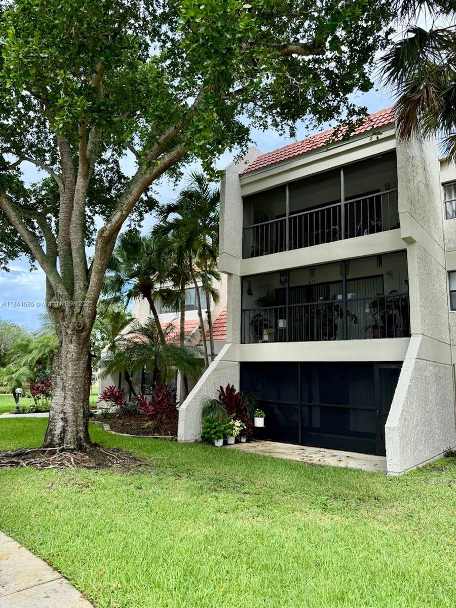 210 Lakeview Dr 102