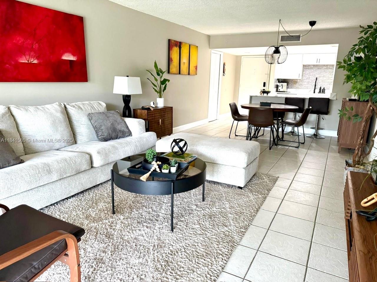 BUILDING SEVEN OF RACQUET - Residential