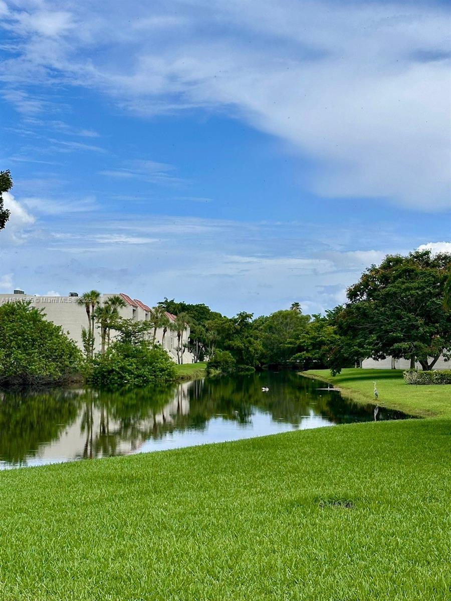 BUILDING SEVEN OF RACQUET - Residential