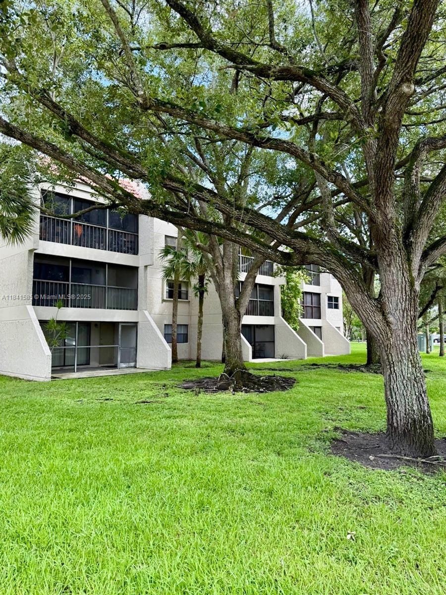 210 Lakeview Dr 102