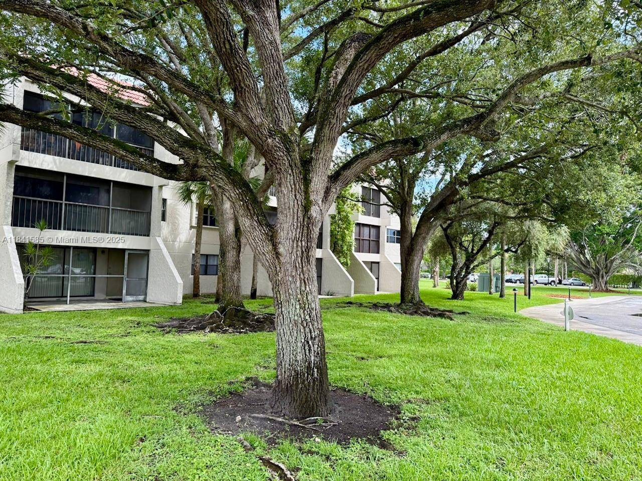 210 Lakeview Dr 102