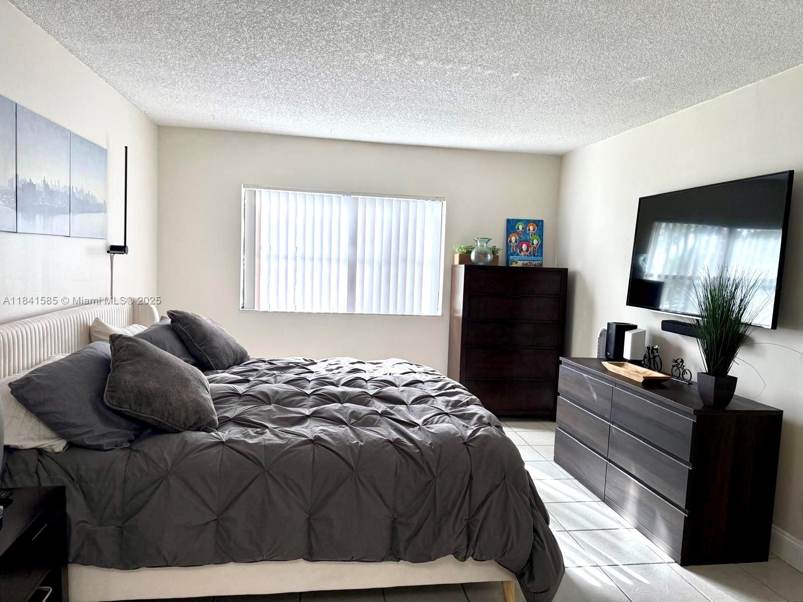 BUILDING SEVEN OF RACQUET - Residential