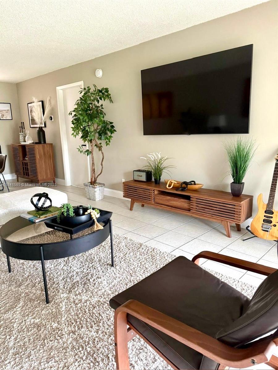 BUILDING SEVEN OF RACQUET - Residential