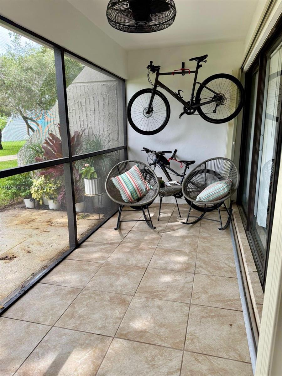 BUILDING SEVEN OF RACQUET - Residential