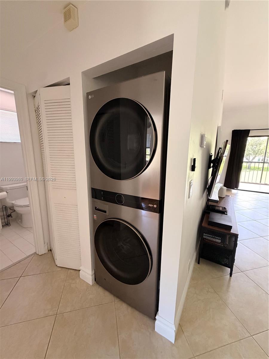 LAKE WINDWOOD CONDO - Residential