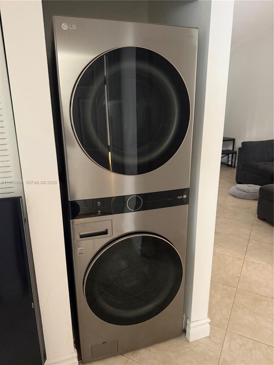 LAKE WINDWOOD CONDO - Residential