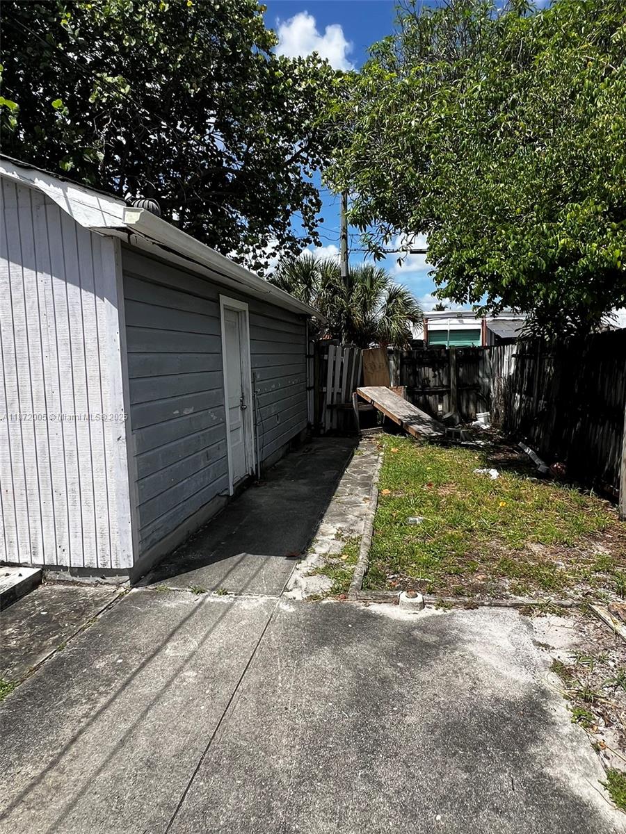 LAKE WORTH TOWN OF - Residential