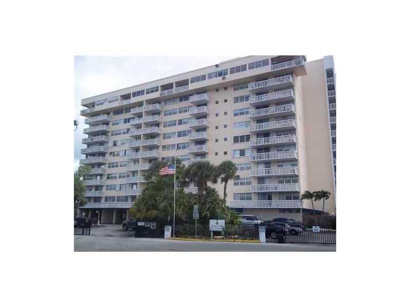 ABSOLUTELY EXQUISITE 1 BED/1.5 BATH, FRONT INTRACOASTAL VIEW, BUILDING HAS MARINA WITH ACCESS TO INTRACOASTAL, NEW FRESHLY PAINTED AND WALK IN CLOSETS. YOUR CLIENT CAN ALSO RENT DOCK BOAT IF AVAILABLE. AMENITIES INCLUDE SUN DECK, COMMUNITY POOL, PARTY ROO M, GYM, SAUNA, POOL TABLE, COMMUNITY ROOM. GEAT LOCATION.