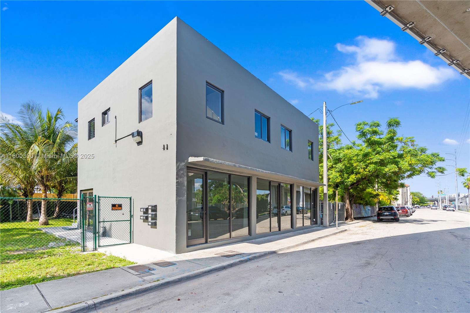 216 NW 11th St