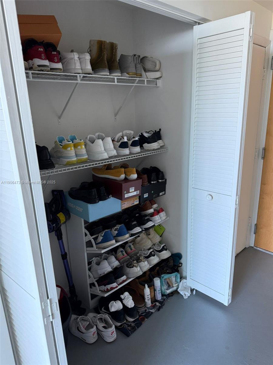 VIZCAYNE SOUTH CONDO - Residential