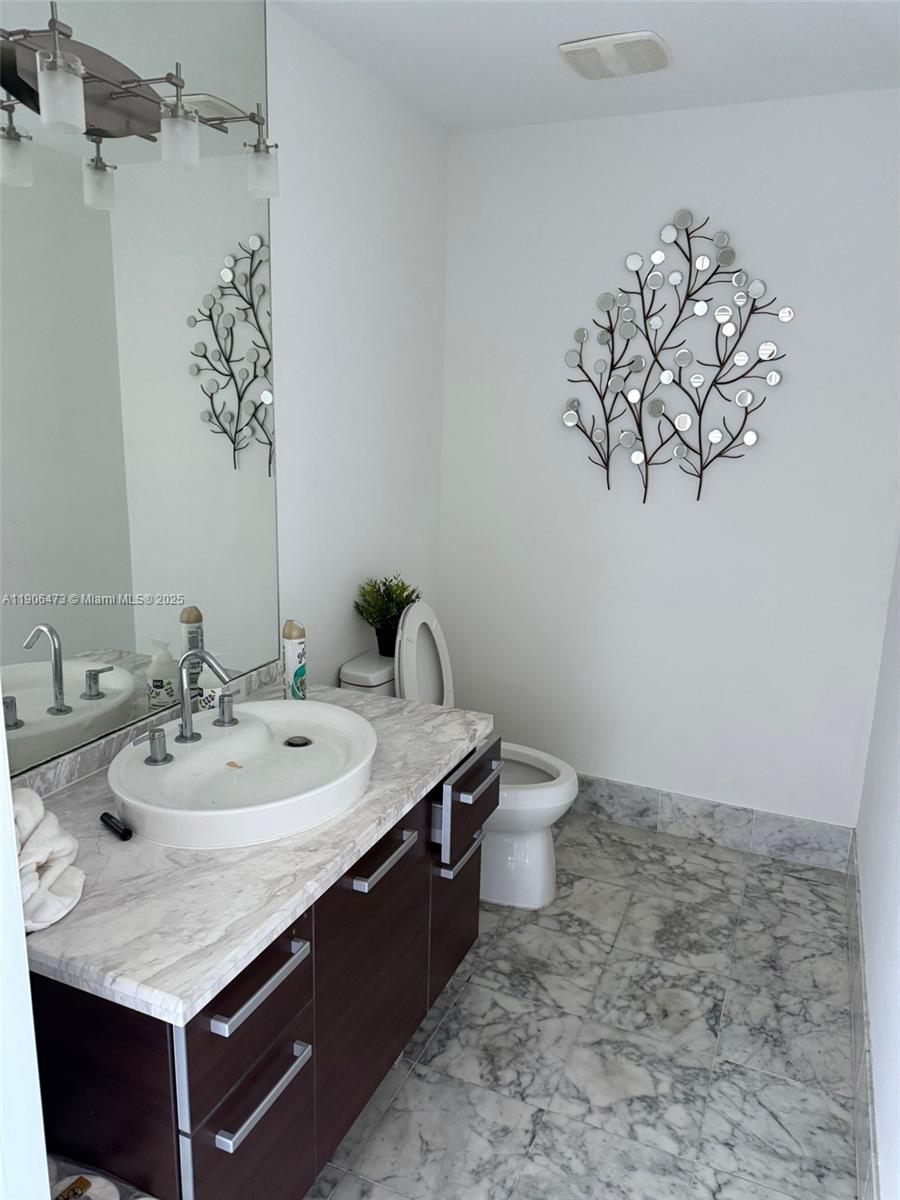 VIZCAYNE SOUTH CONDO - Residential